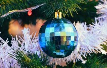 Svátky klidu a zbytkového odpadu jsou tady. Jak vytřídit balicí papír?