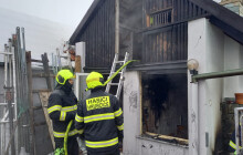 Zauzeno. Hasiči likvidovali požár udírny