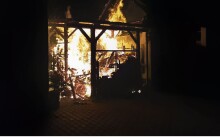 V zakouřeném domě zůstalo pět koček. Hasiči řešili dva požáry