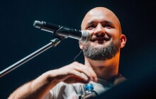 Akce na víkend: Volby, Pokáč na svahu i opera