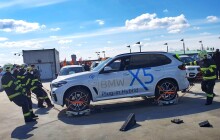 Díky speciálním vozíkům bude pro hasiče snazší zasahovat u požárů elektromobilů