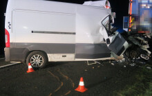 Smrtelná nehoda na Přerovsku. Řidič dodávky srážku s kamionem nepřežil