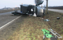 Na Prostějovsku boural senior. Museli jej vyprošťovat hasiči