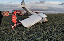 Na Prostějovsku havarovalo letadlo. Pilot zůstal zaklíněný v troskách