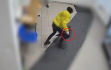 VIDEO: Zfetovaná žena vytáhla na ostrahu nůž. Kradla v olomouckých obchodech