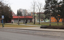 Květináče a popínavé rostliny. Kde bude zelená zastávka?