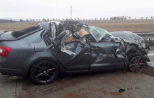 Vrtulník letěl pro zraněného, hasiči zasahovali u další nehody