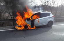 Na D46 hořel automobil. Škoda se vyšplhala do statisíců