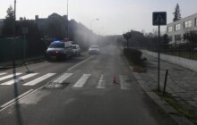 Řidiči přehlédli ženy na přechodech. Za jednou nehodou stojí špatně očištěné sklo