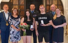 Za záchranu muže před pádem ze skály získala dvojice mladých lidí ocenění