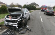 Čelní srážka dvou aut v Rapotíně. Řidiče a jeho spolujezdkyni převezli do nemocnice