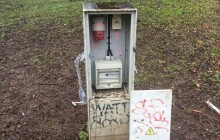 Jak nabít telefon v centru Olomouce? Muž použil rozvaděč u cesty