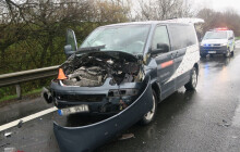 Dvě nehody na D46. Pět aut skončilo v sobě