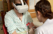 Bolestivý zákrok? 3D brýle pomáhají zdravotníkům odvést pozornost dětí