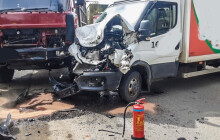 Nehoda v centru Přerova. Zasahovali hasiči, záchranka i policie