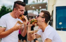 Máte chuť na šťavnaté burgery? O víkendu u Šantovky proběhne Burger Street Festival