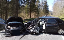 Vážná nehoda na Jesenicku. Tři lidé zůstali zaklínění