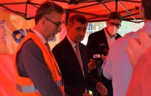 FOTO: Premiér Andrej Babiš v Olomouci navštívil školu i tramvajovou trať a nakoupil ve večerce