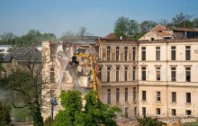 Franz Josef jde postupně k zemi. Demolice začala