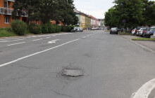 Opravy v Nádražní i na Denisově. Radnice dá letos na opravy víc než 3 miliony