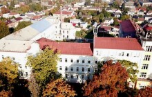 Neprojedou, ani nezaparkují. U ZŠ Svatoplukova chtějí zvýšit bezpečnost dětí
