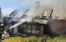 Hasiči dnes zasahovali u požáru rodinného domu. Na místě bylo 6 jednotek