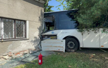 V Lutíně havaroval autobus. Na místě bylo pět zraněných