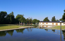 Vysoké teploty lákají k vodě, koupání má však svá rizika. Hasiči vydali doporučení