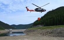 Požár v Jeseníkách? Hasiči testovali, zda jsou Dlouhé stráně vhodné k plnění bambivaků
