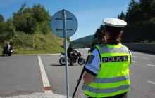 Při policejní akci na Červenohorském sedle porušilo předpisy 64 motorkářů