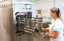 Parní sterilizátor pomůže v laboratoři. Zakoupila jej prostějovská nemocnice