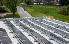 Už pokrývá pětinu spotřeby energie. Fakultka osazuje střechy fotovoltaikou