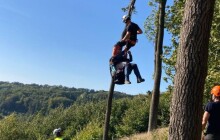 Hasiči na Přerovsku zachránili dva paraglidisty, kteří uvízli na stromech