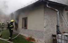 Požár domu na Přerovsku způsobil škodu za milion, jeden člověk zraněn