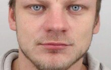 Násilník, zloděj a narkoman. Policie pátrá po muži z Hranicka