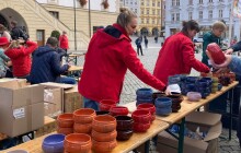 Den pro lidi bez domova slaví úspěch. Prodej polévek vynesl 70 tisíc pro Charitu  