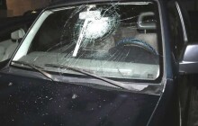 Rozbíjel čelní skla. Škodu majitel vyčíslil přes 10 tisíc korun