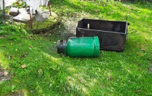 V bytě v Šumperku hořely skříně, jeden člověk utrpěl popáleniny