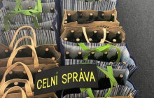 VIDEO: Celníci u něj našli 230 litrů nelegálního alkoholu, hrozí mu pokuta 5 milionů korun