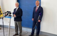 Oděvní firma v Jeseníku přivítala prezidenta chlebem, solí a flanelovými košilemi