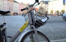 Sdílená kola jsou v Přerově hit. Obyvatelům je platí město