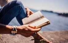 Chtěla prodat starou knihu na internetu. Místo toho přišla o 13 tisíc korun