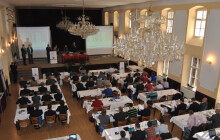 Karel Gott si převzal Zlatého slavíka i v Jeseníku. Hudební anketa opustila Prahu jen jednou