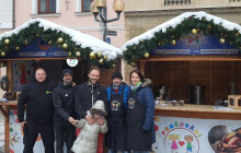 Přijď na punč a podpoř dítě. Na šumperských trzích pomáhá stánek handicapovaným dětem