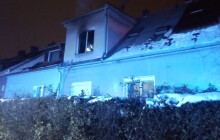 Požár domu v Olomouci. Tragédii hasiči zabránili rychlou resuscitací