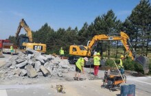 Oprava popraskaného povrchu dálnice D35 se blíží ke konci