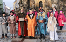 My tři králové jdeme k vám... Štěstí a zdraví povinšuje hejtman, primátor i biskup