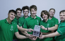 Jeseničtí roboti slaví. Studenti porazili 19 týmů a přivezli pohár z Londýna 