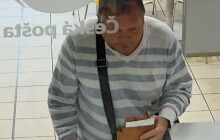 VIDEO: Hledají muže z pošty. Policie se obrací na veřejnost