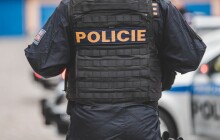 Neznámé auto srazilo cyklistu. Policie hledá svědky